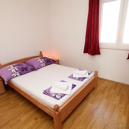 Apartments Villa Karlo Каштела Экстерьер фото