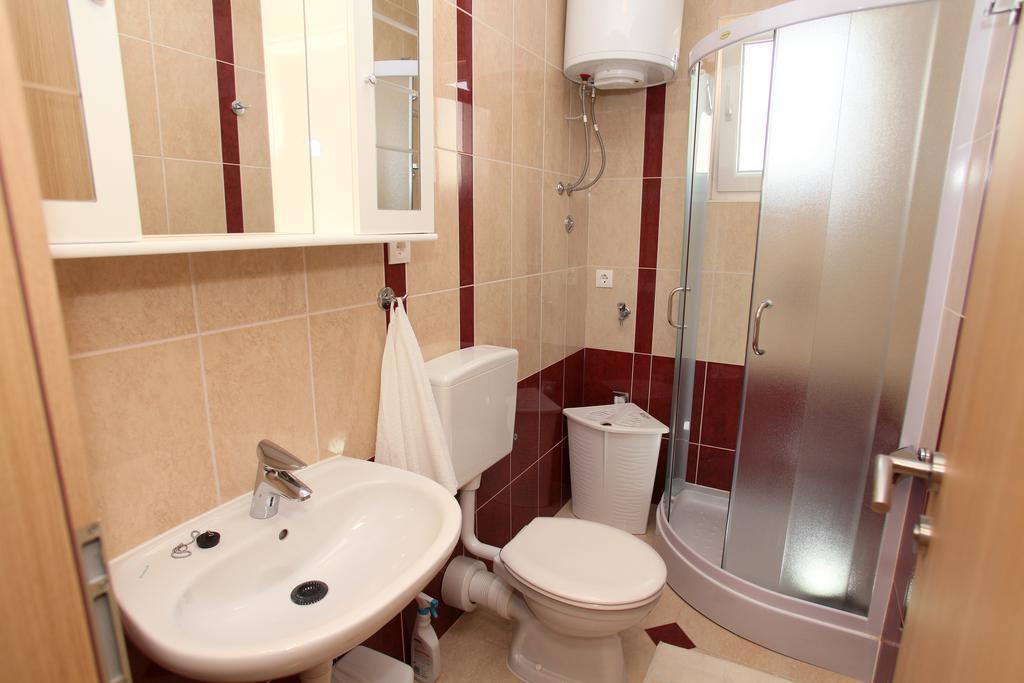 Apartments Villa Karlo Каштела Экстерьер фото