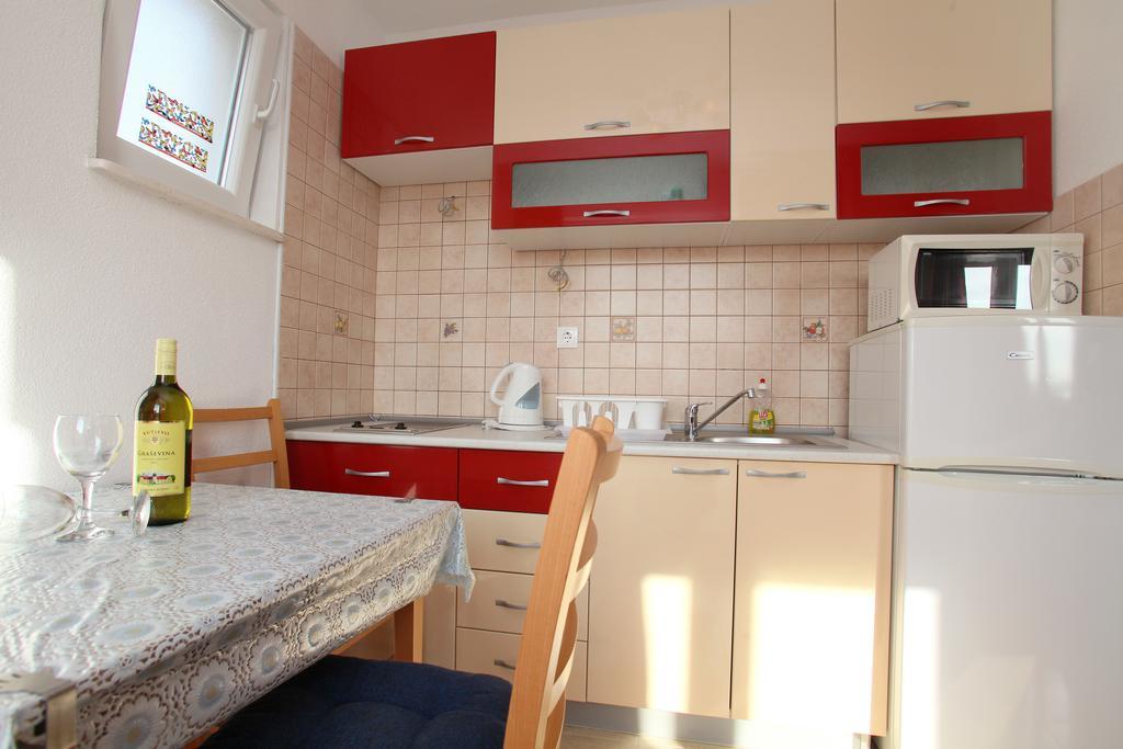 Apartments Villa Karlo Каштела Экстерьер фото