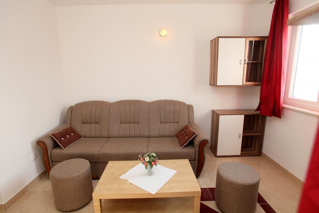 Apartments Villa Karlo Каштела Экстерьер фото