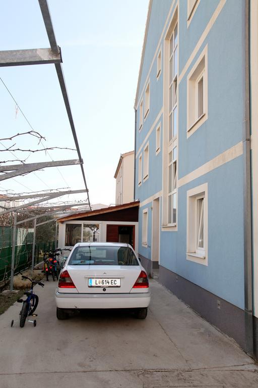 Apartments Villa Karlo Каштела Экстерьер фото