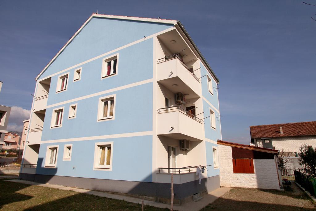 Apartments Villa Karlo Каштела Экстерьер фото