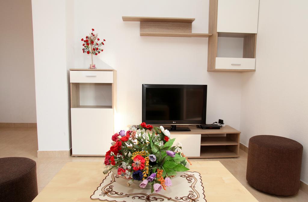 Apartments Villa Karlo Каштела Экстерьер фото