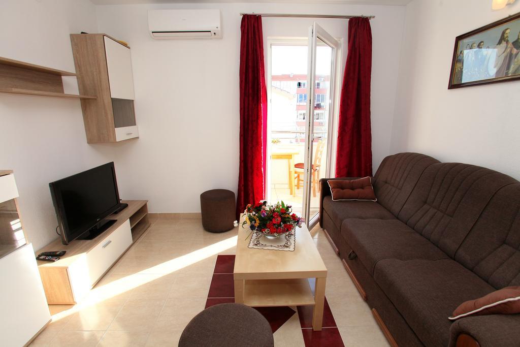 Apartments Villa Karlo Каштела Экстерьер фото